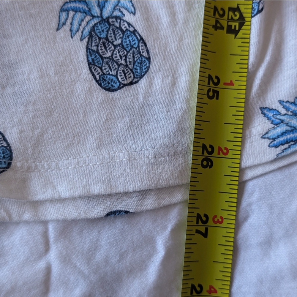 Women’s white tee w/ pineapples Size XL - Picture 9 of 10